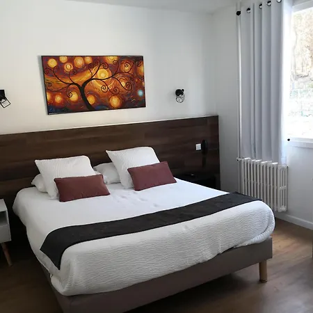 ホテル Logis Hotel-restaurant Le Tanargue